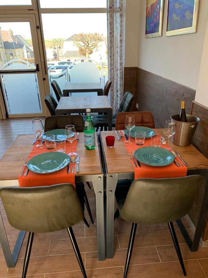 Entre Nous Hotel Rozoy-sur-Serre ภายนอก รูปภาพ