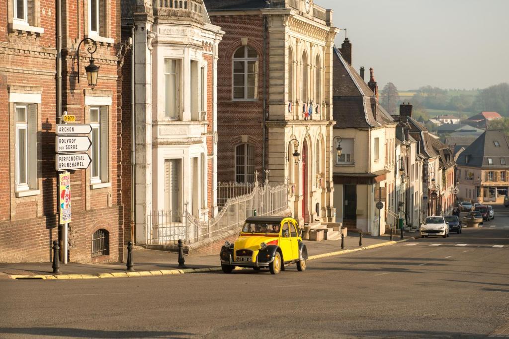 Entre Nous Hotel Rozoy-sur-Serre ภายนอก รูปภาพ