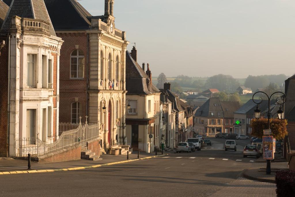 Entre Nous Hotel Rozoy-sur-Serre ภายนอก รูปภาพ