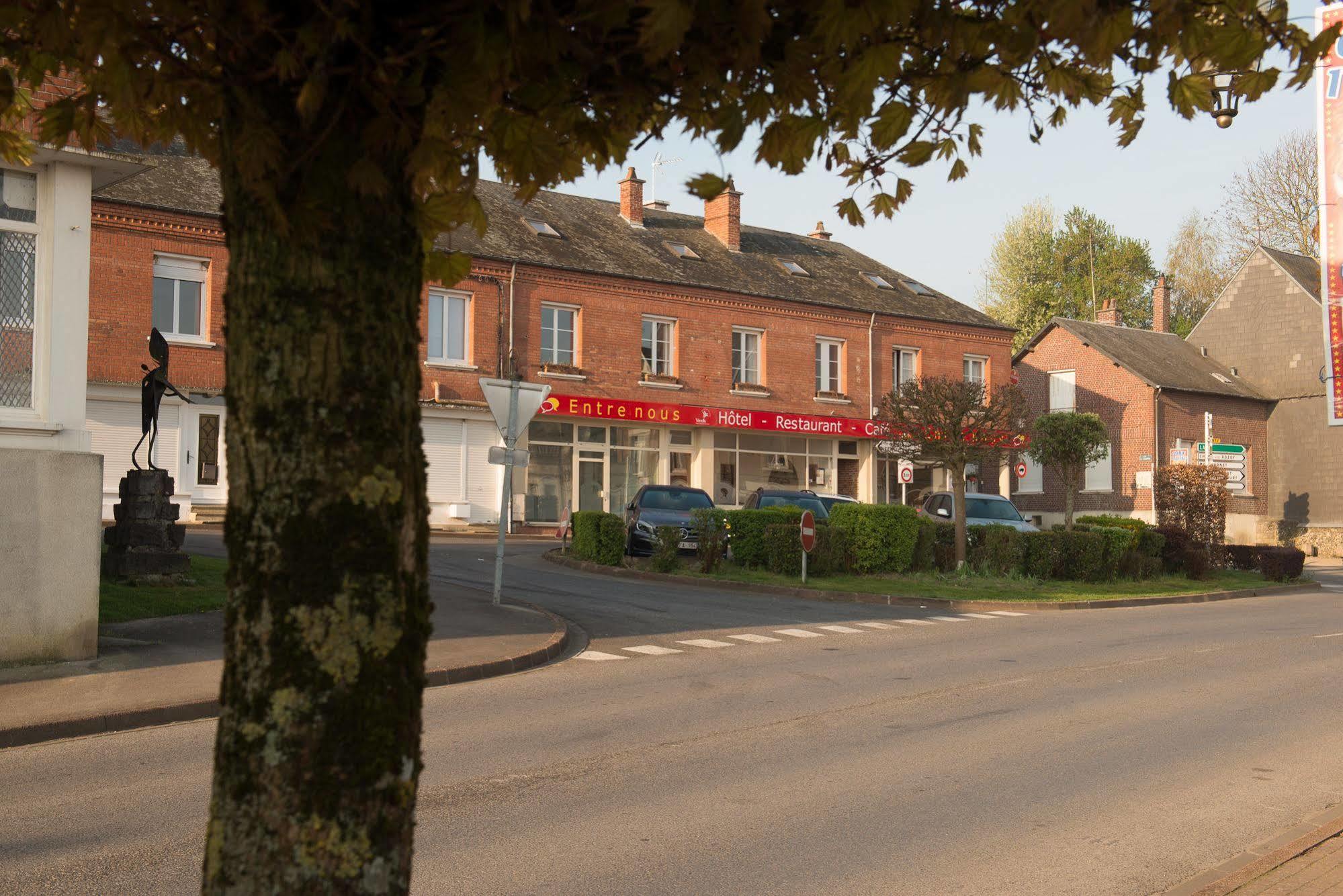 Entre Nous Hotel Rozoy-sur-Serre ภายนอก รูปภาพ