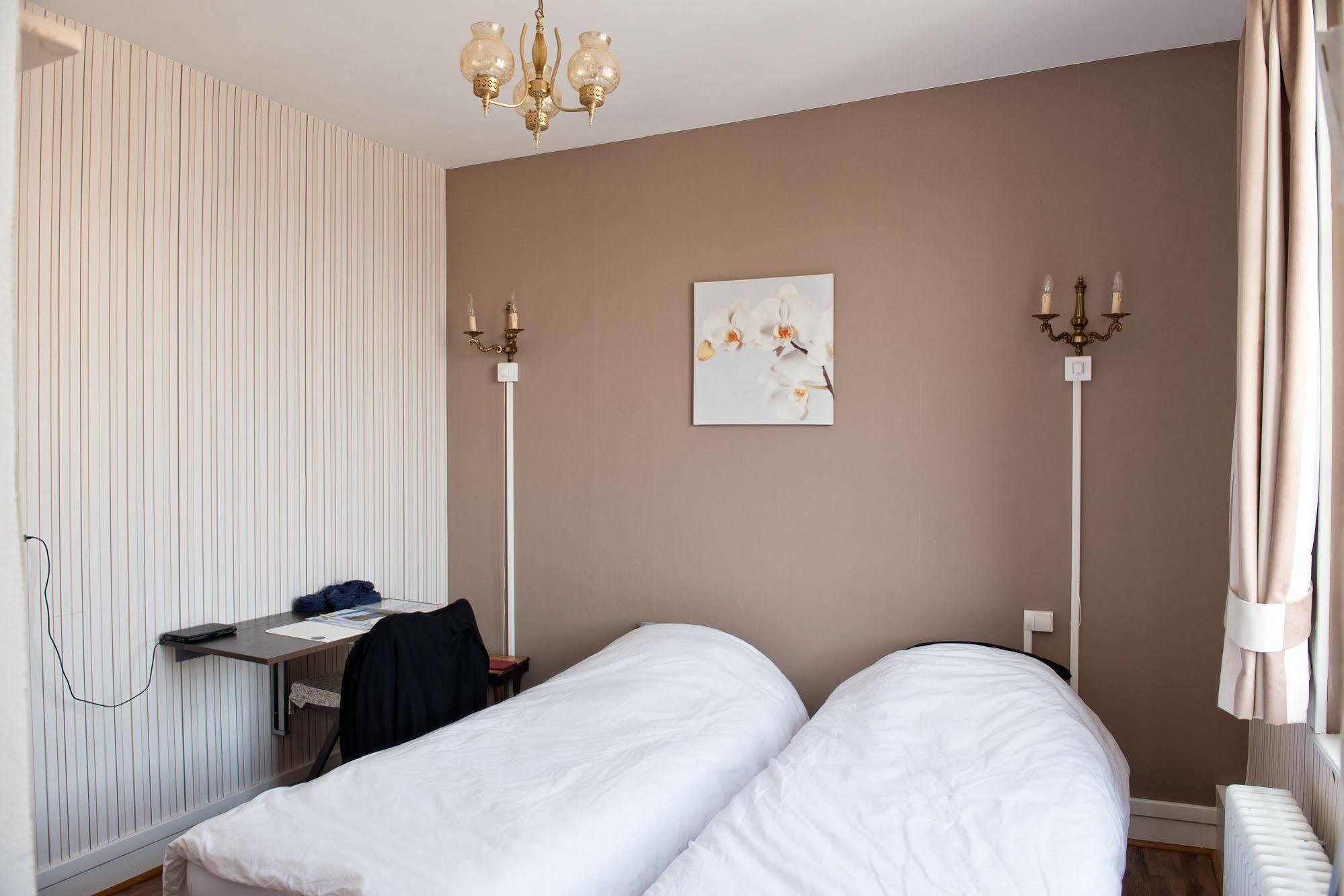 Entre Nous Hotel Rozoy-sur-Serre ภายนอก รูปภาพ