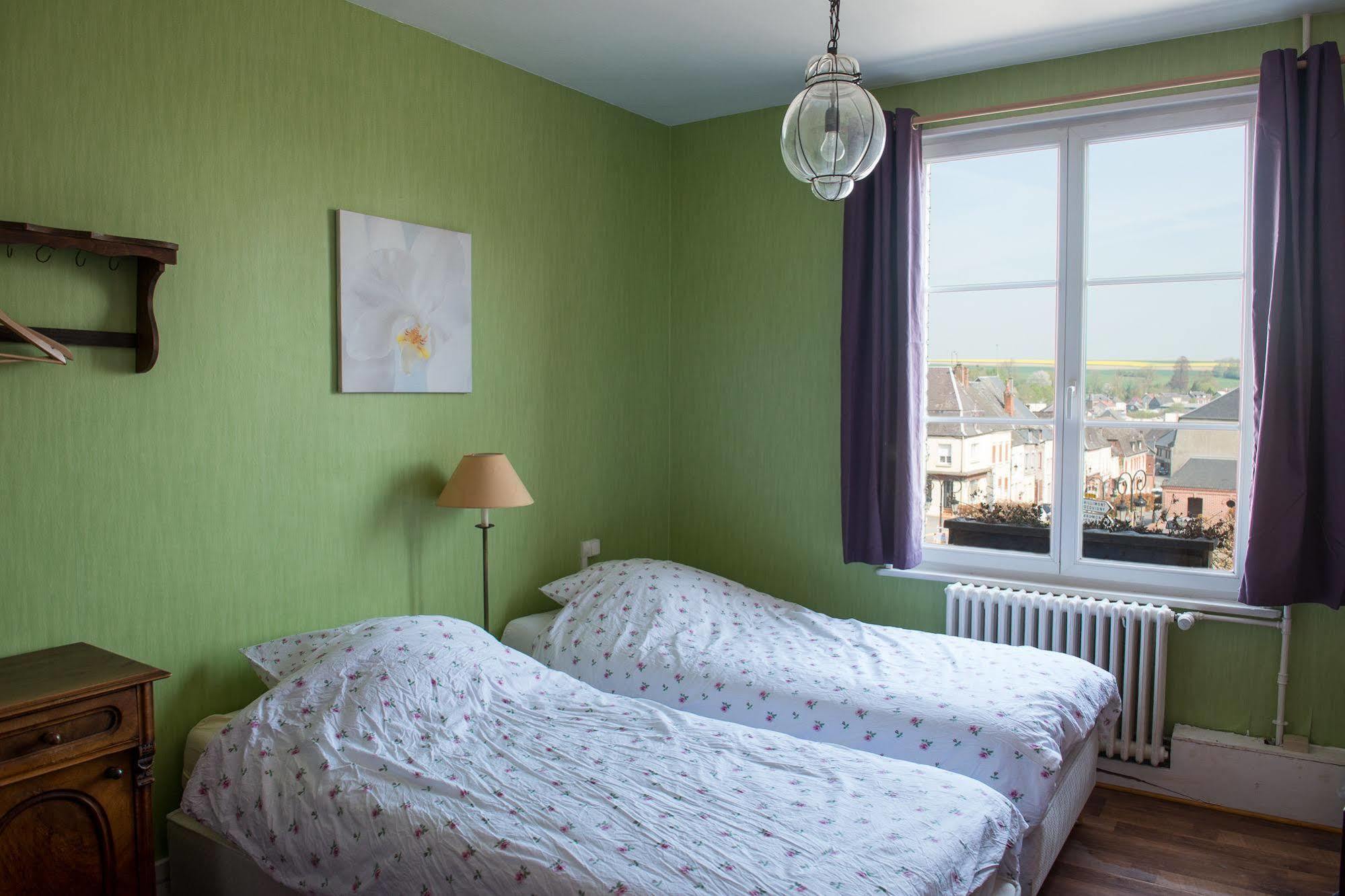 Entre Nous Hotel Rozoy-sur-Serre ภายนอก รูปภาพ