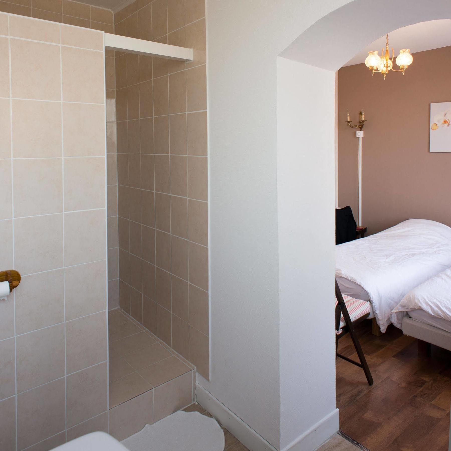Entre Nous Hotel Rozoy-sur-Serre ภายนอก รูปภาพ